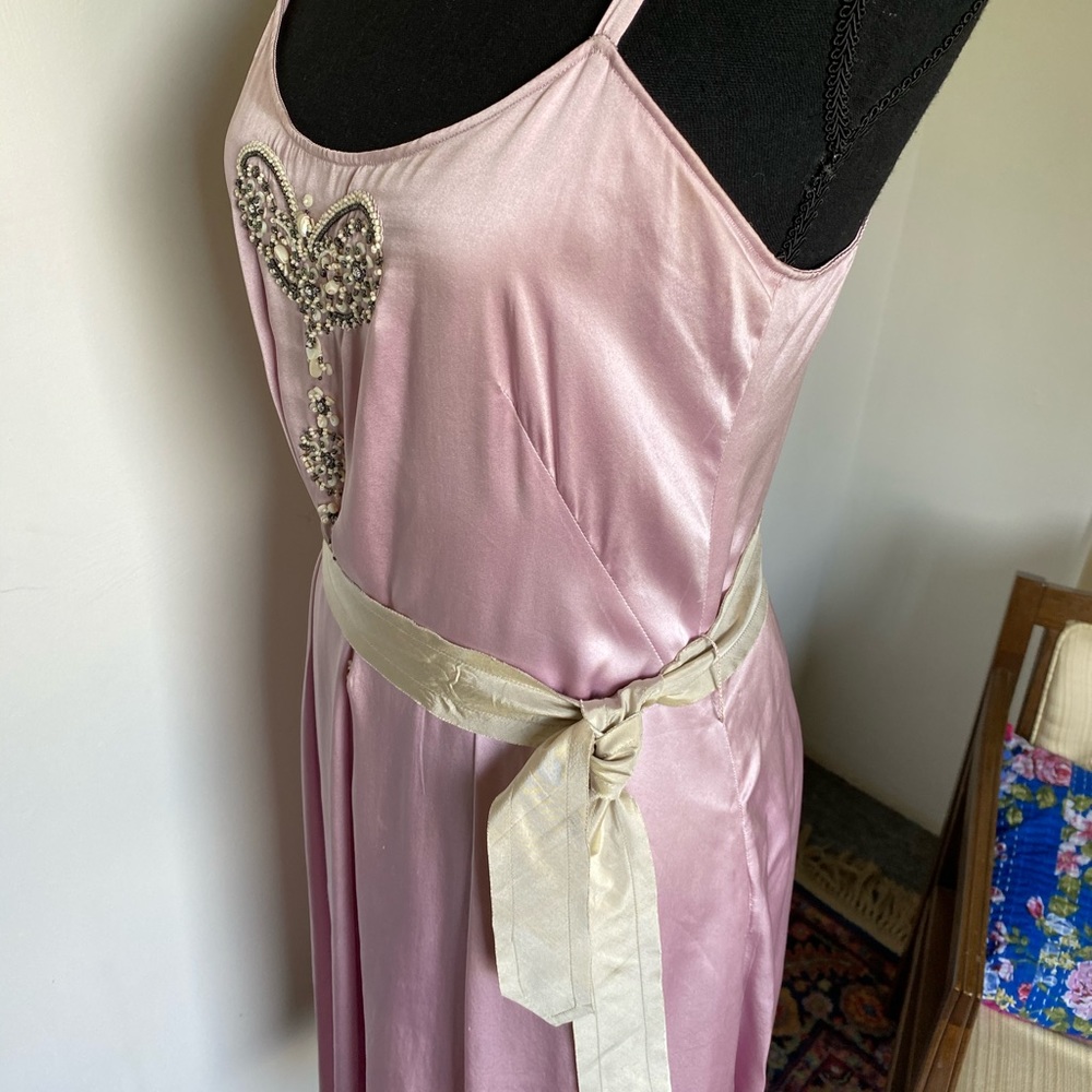 Gorgeous lavender satin and beaded dress, size 4-6 - Picture 3 of 9
